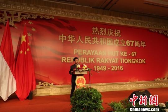 中国人均收入美元_人均8000美元(2)