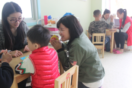 河南工大、郑大思源之家志愿者风雨无阻康达献