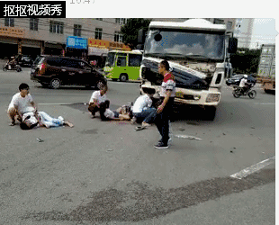 水泥罐车撞摩托 3名初中生全部身亡