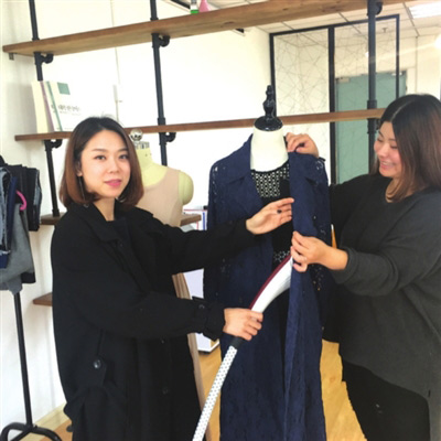 ���������Ө�ȴ�����һ��ʱװ��˾��