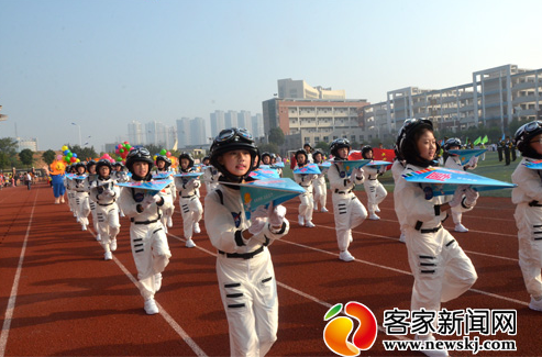 章贡区中小学田径运动会彰显青春运动活力