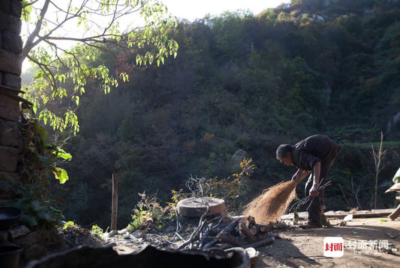 远离现代文明 太行山深处兄弟二人"刀耕火种"60年