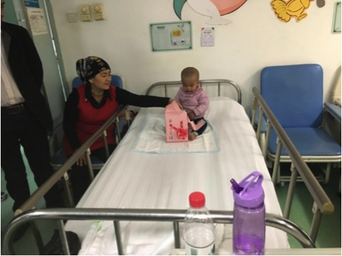 新疆和田11名贫困家庭先心病儿童抵达北京接受免费救治