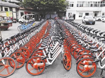 成都城管回应“百余辆共享单车被拉回城管大院”