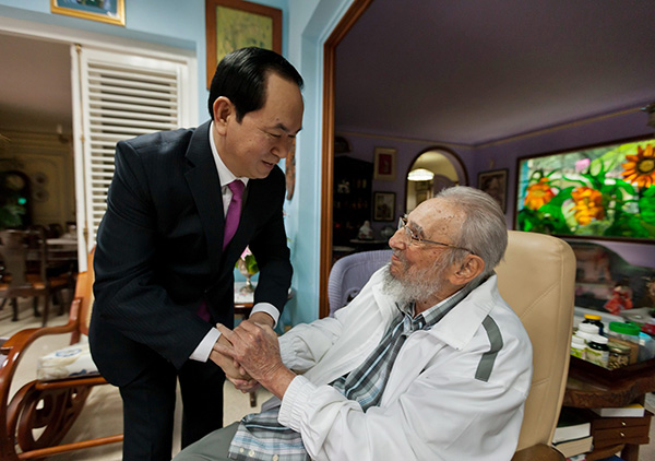 卡斯特罗最后公开活动照片公布：会见越南领导人