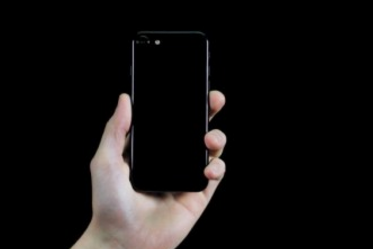 一壳搞定：32GB的iPhone 7其实也能“亮黑”