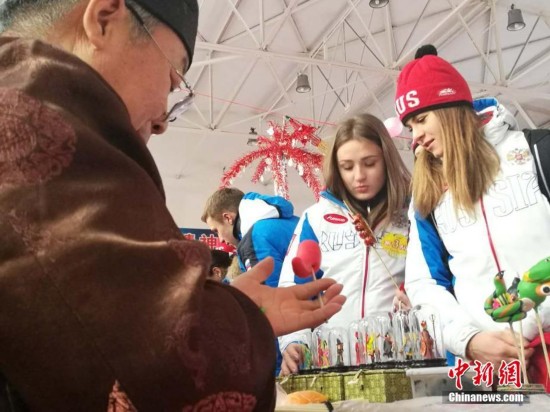 首届中俄青少年冬季运动会运动员感受中国文化