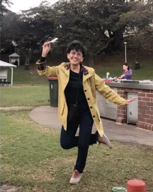 孙燕姿全家出游 一家人像复制粘贴！