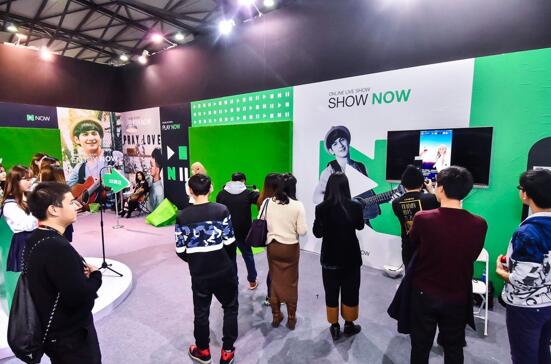 绿幕 前主播神奇穿越 腾讯NOW直播黑科技首秀