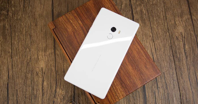 小米MIX皓月白图赏：全面屏依旧震撼

