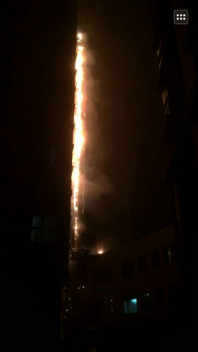 北京通州一小区起火引燃近10层楼 近百人疏散