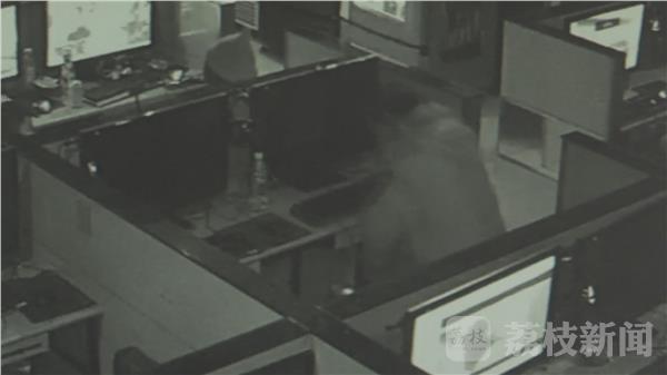 男子上网18小时猝死 网吧巡查员发现时人已经身体僵硬