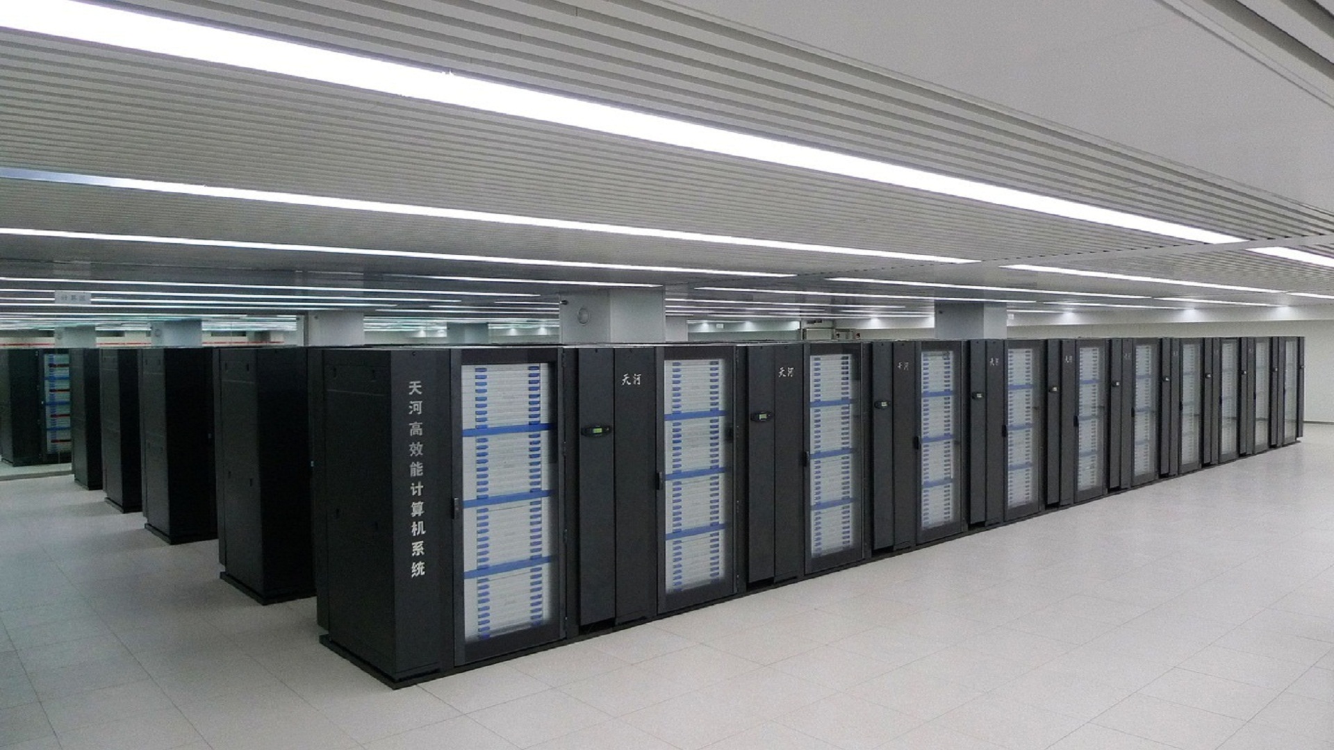 中国首台千万亿次超级计算机饱和运行