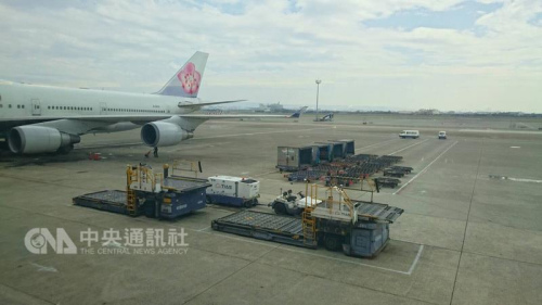 台湾桃园飞吉隆坡一班机蒙皮刮损 300名旅客受影响