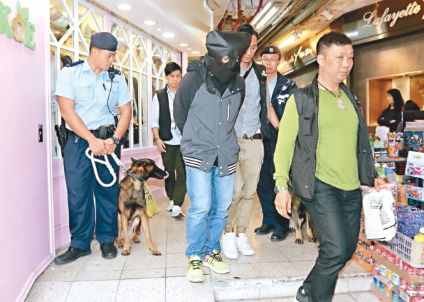 香港空置楼变卖淫场所警方出动百人扫黄