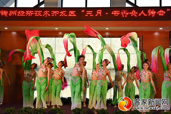 赣州: 书香女人诗会 传墨香 巾帼风采融传统之美