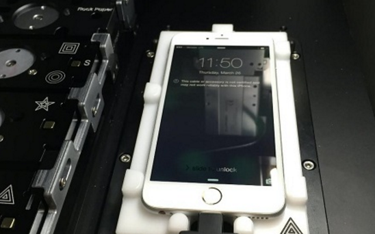 苹果靠这台笨重的校准机“垄断”iPhone屏幕维修业务