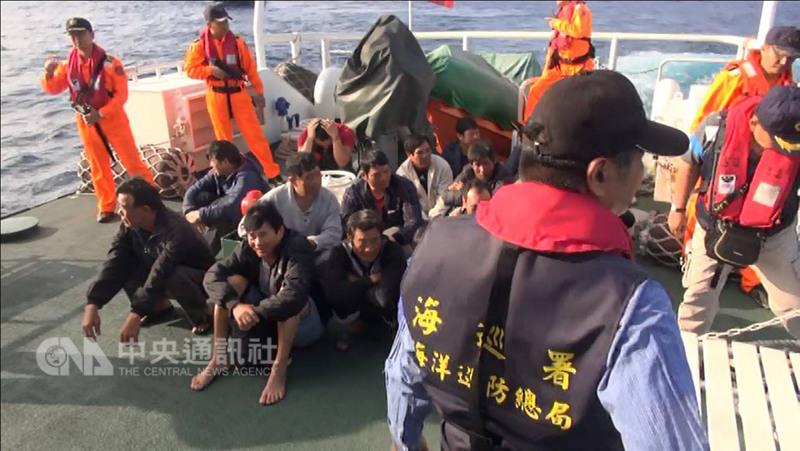 台海巡部门南海扣大陆船员20人 涉嫌“非法入境”