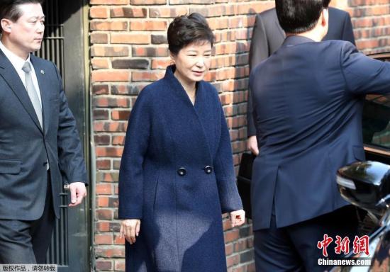 韩检方调查朴槿惠或至深夜 将决定是否签发拘捕令