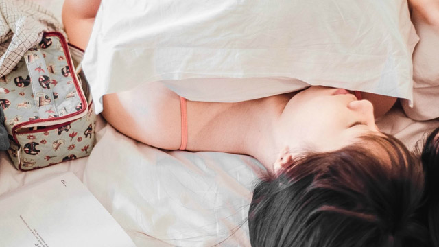 街头采访居然问女生的第一次 妹子的回答让人好害羞