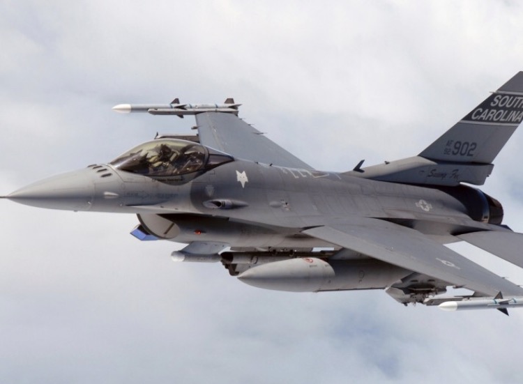 快讯！美军一架F16战机在华盛顿附近坠毁