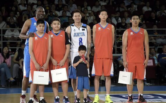 中国篮球天才15岁身高超2米 留洋欧洲未来或进