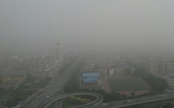 天津遭遇浮尘天气PM10浓度暴增 达严重污染程度