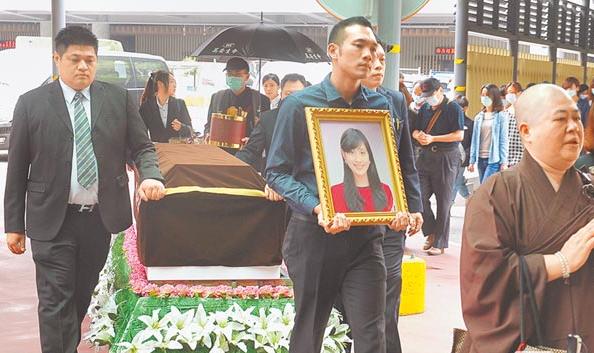 台湾自杀女作家遗体告别昨日上午举行 陈星未现身