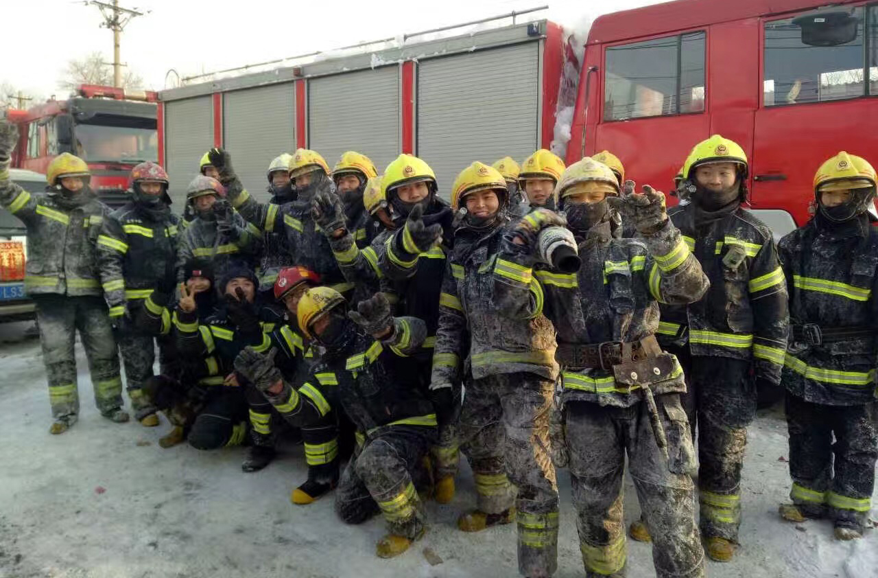 消防队员的一天-守护太平的男神团