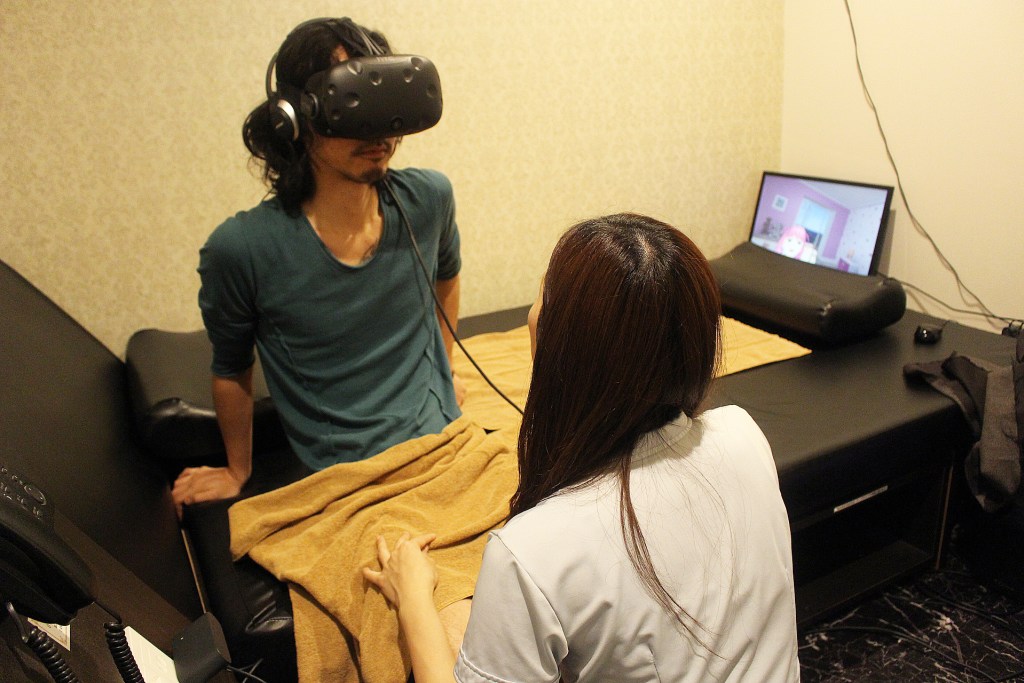 日本首家VR游戏风俗店东京开张:最低消费185