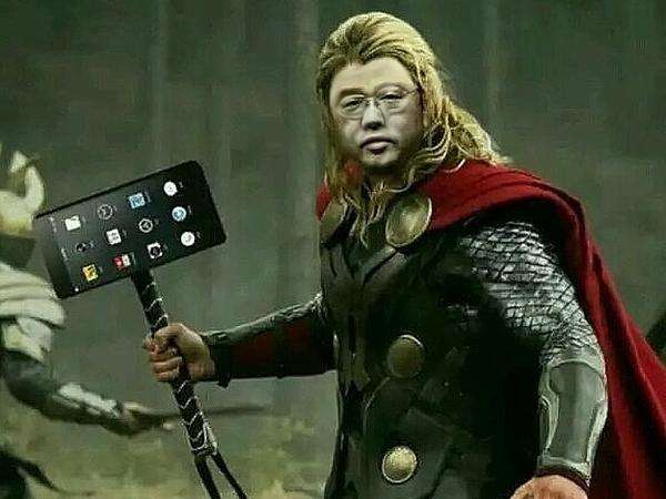 罗永浩直播中呵离朱萧木: 摔 坚果Pro走人