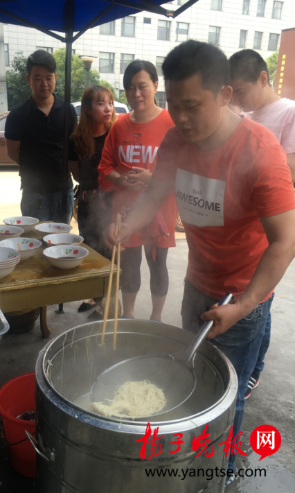 【转】凤凰暖新闻 父亲开面馆赚钱给娃治病 市民一天半“约面”上千碗 - 妙康居士 - 妙康居士~晴樵雪读的博客