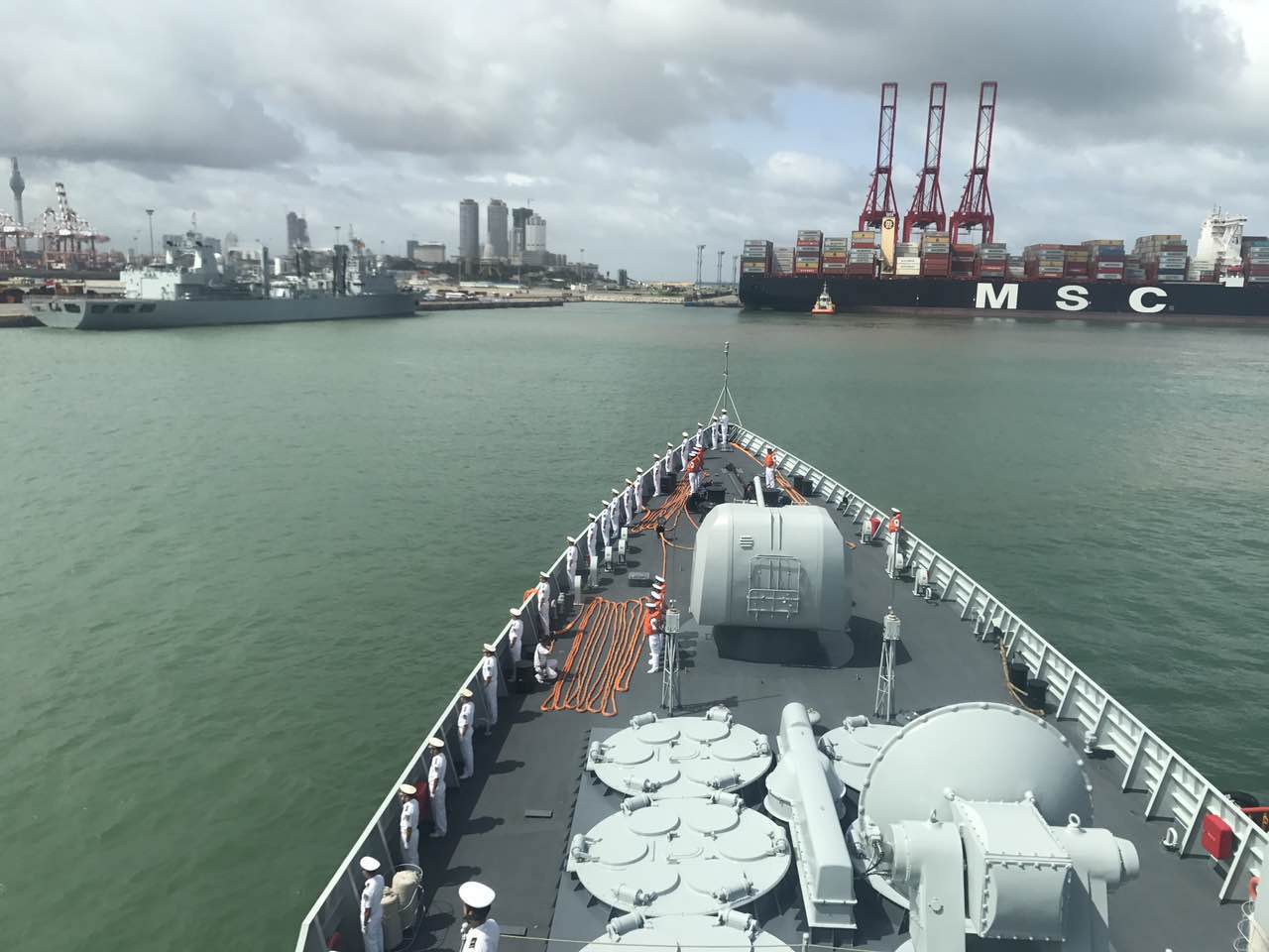 中国海军编队访斯里兰卡先救灾 斯方：非常感谢