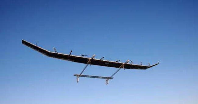 
中国首款太阳能无人机完成2万米高空试飞

