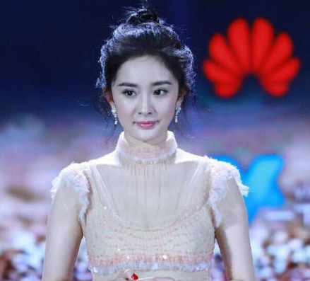 杨幂才没有胖到走形 她只是胶原蛋白满满