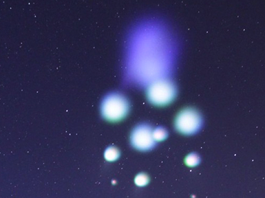 NASA火箭制造红蓝彩云：追踪空间粒子运动，研究极光