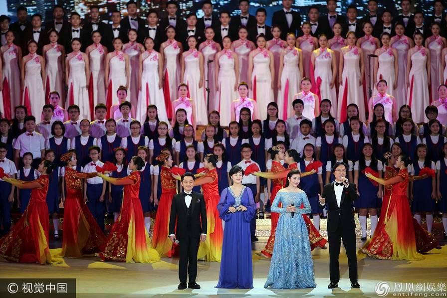 庆祝香港回归20周年文艺晚会举行 莫文蔚李克勤献唱