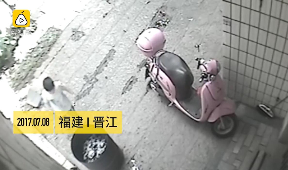小狗被男孩扔进火盆 挣扎翻滚后死去 - 梅思特 - 你拥有很多,而我,只有你。。。 小狗被男孩扔进火盆 挣扎翻滚后死去 - 梅思特 - 你拥有很多,而我,只有你。。。
