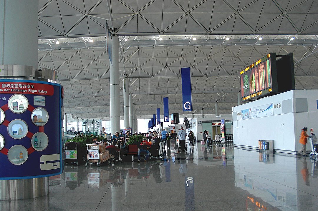 香港机场2017年上半年截获150宗带违禁品案