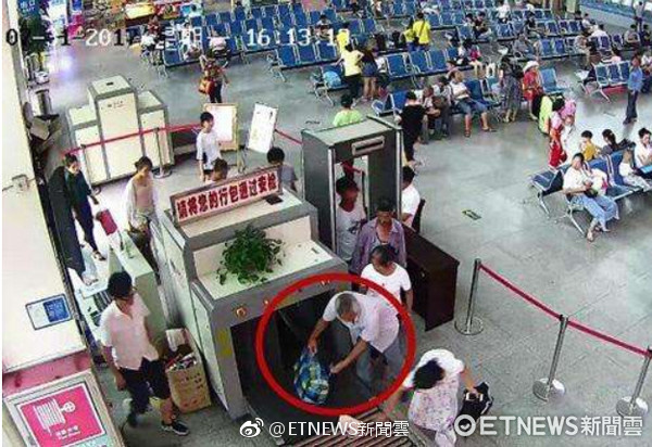 fun来了:这个骗子又丑又渣 像他的rap又尴又尬 fun来了:这个骗子又丑又渣 像他的rap又尴又尬图片