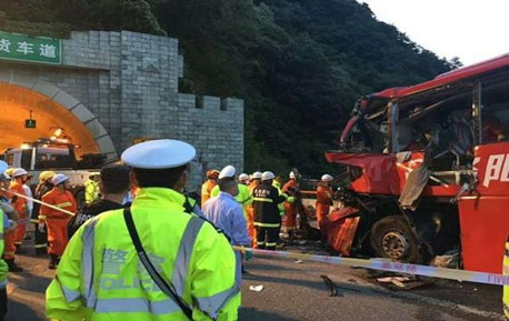 京昆高速陕西安康段发生一起重大交通事故 已造成36死13伤