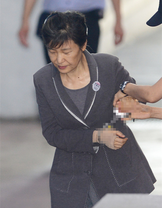 朴槿惠庭审时旁听大叔高喊要提问 被罚50万韩元