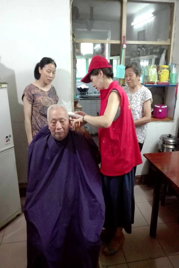 高温酷暑 合肥庐阳区义务理发