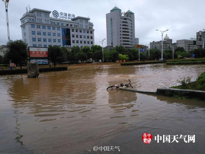 大暴雨致湖北咸宁内涝