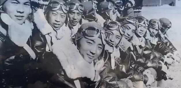 中国第一代飞行员的爱恋、荣耀与存亡