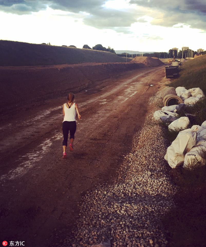 英国美女跑步机上破纪录 却被吉尼斯