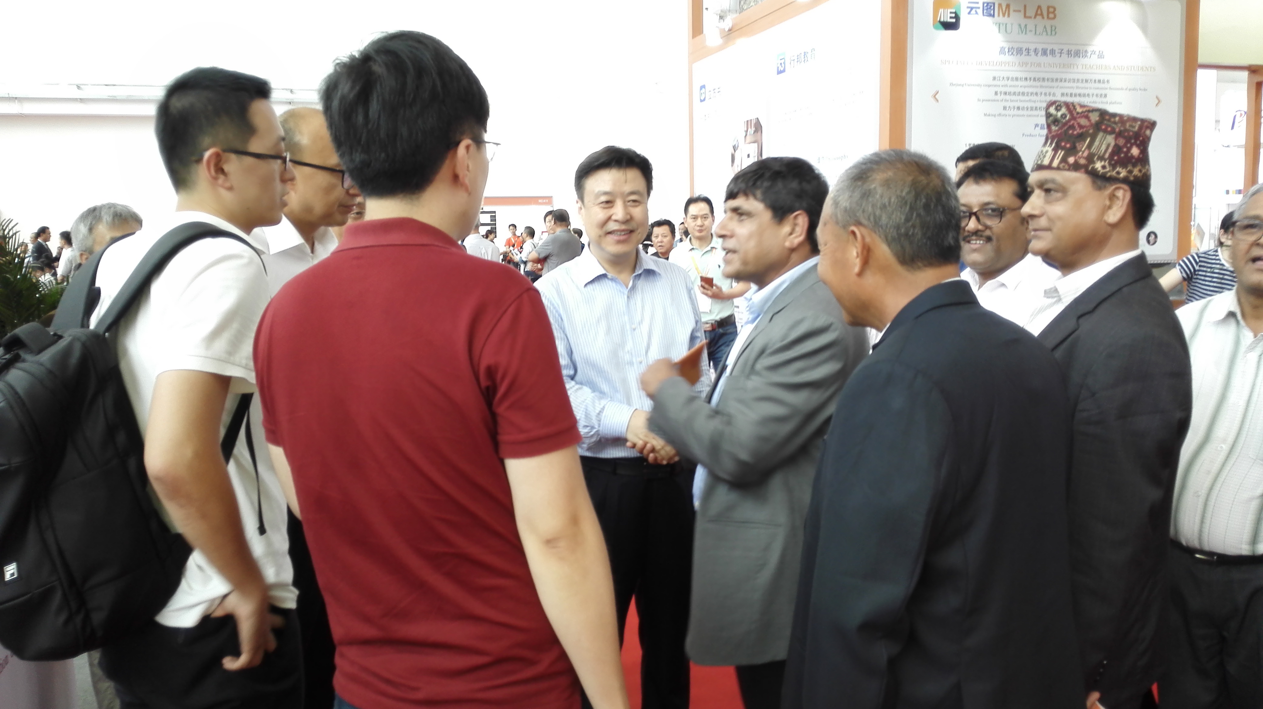 尼泊尔共产党代表团北京国际图书博览会期间访