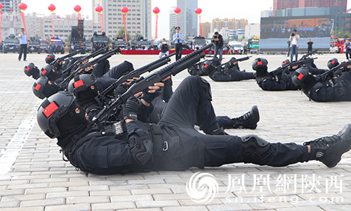 榆林市公安机关举行十九大安保誓师大会暨反恐