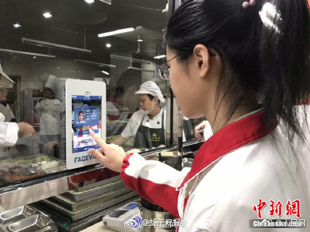 fun来了:为了赚回份子钱 单身狗给自己办30大寿 fun来了:为了赚回份子钱 单身狗给自己办30大寿图片