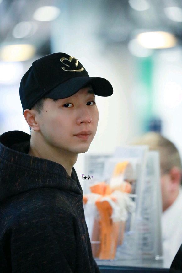 马龙林高远回国笑容满面